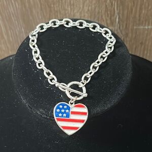 Silvertone chain bracelet with patriotic heart. Pole in loop closure.